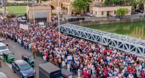 Thousands Protest against Criminal Protection